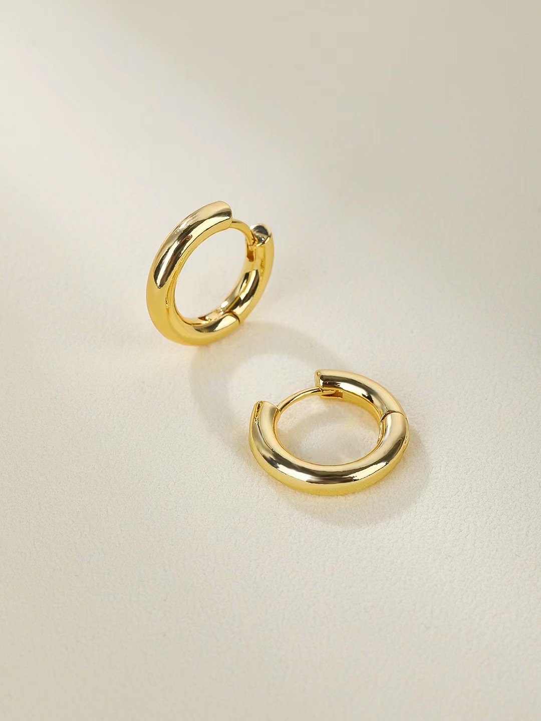 Unisex Gender 1 Piece Stainless Steel Stone-Free Ear Cartilage Rings & Studs Solid Color Plating 18K Real Gold Plated