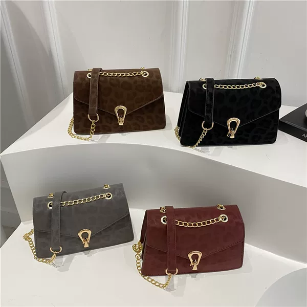 2026 Spring Solid Color Retro Lock Chain Shoulder Bag High-Quality Texture Small Square Bag Casual Simple Crossbody Bag for Women