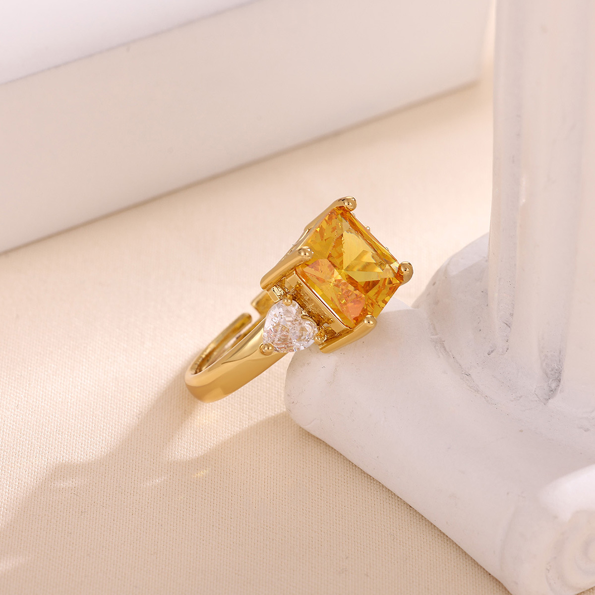 Sparkling Ring For Women Designer Jewelry For Romantic Dates_voghion.com