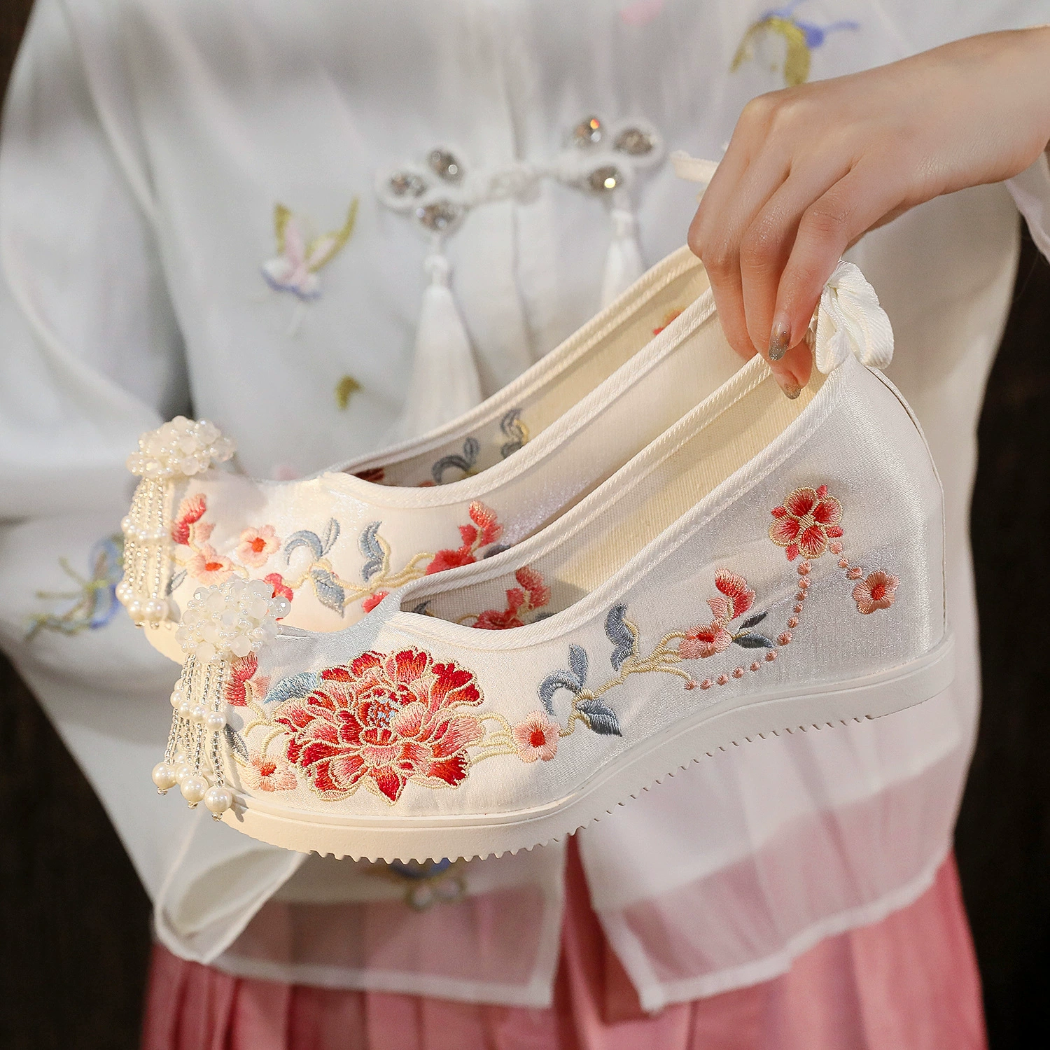 [Пион] новая обувь ханьфу женские студенческие женские туфли в старинном стиле женские подходящие ханьфу обувь в старинном стиле для увеличения внутреннего роста Han Element