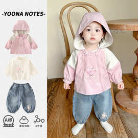 女宝宝衣服秋装冲锋衣套装洋气可爱幼小童春秋季外出服三件套批发