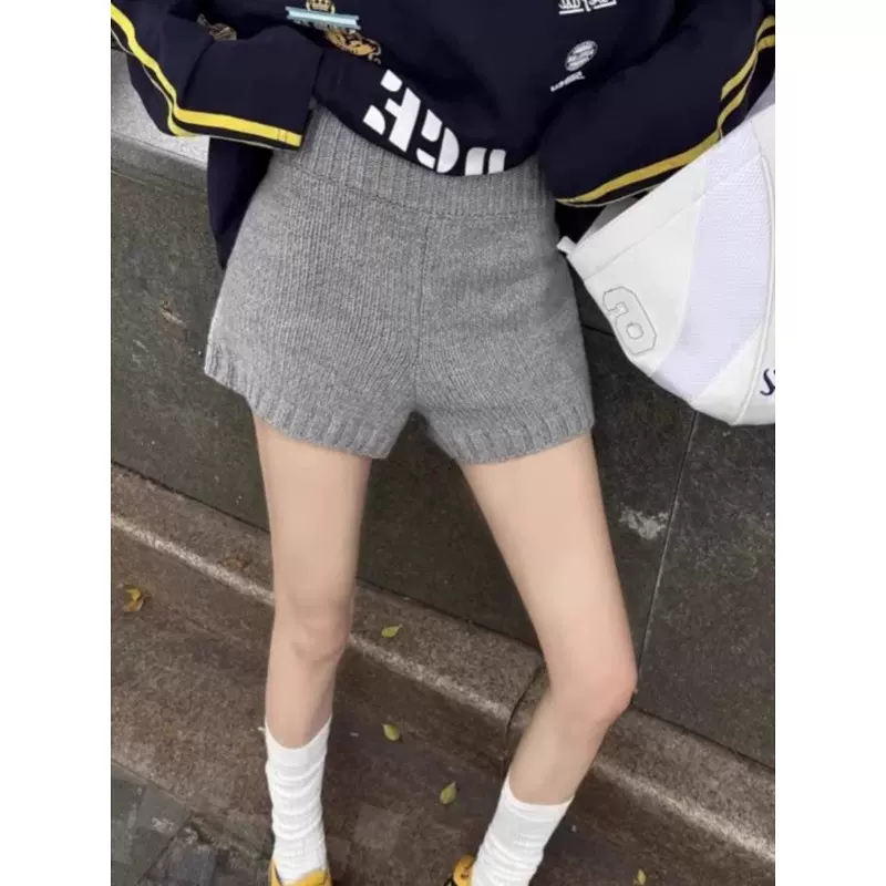 灰色简约针织短裤女秋冬2025新款慵懒风宽松阔腿休闲a字毛衣裤子