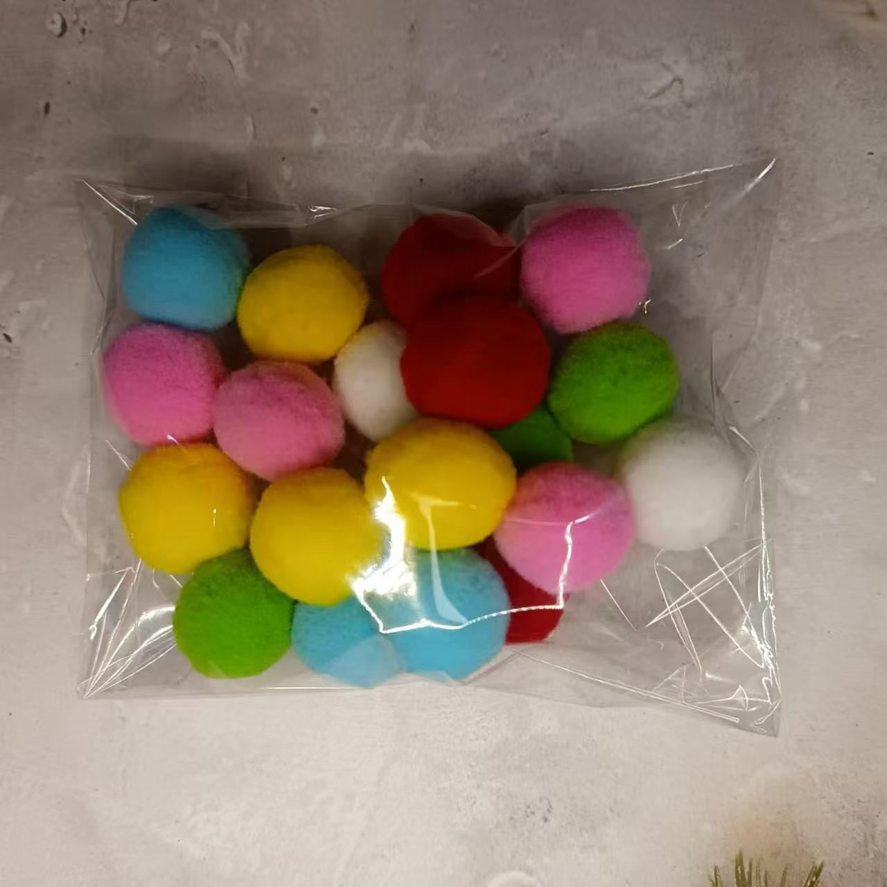 20 bolas de pelúcia