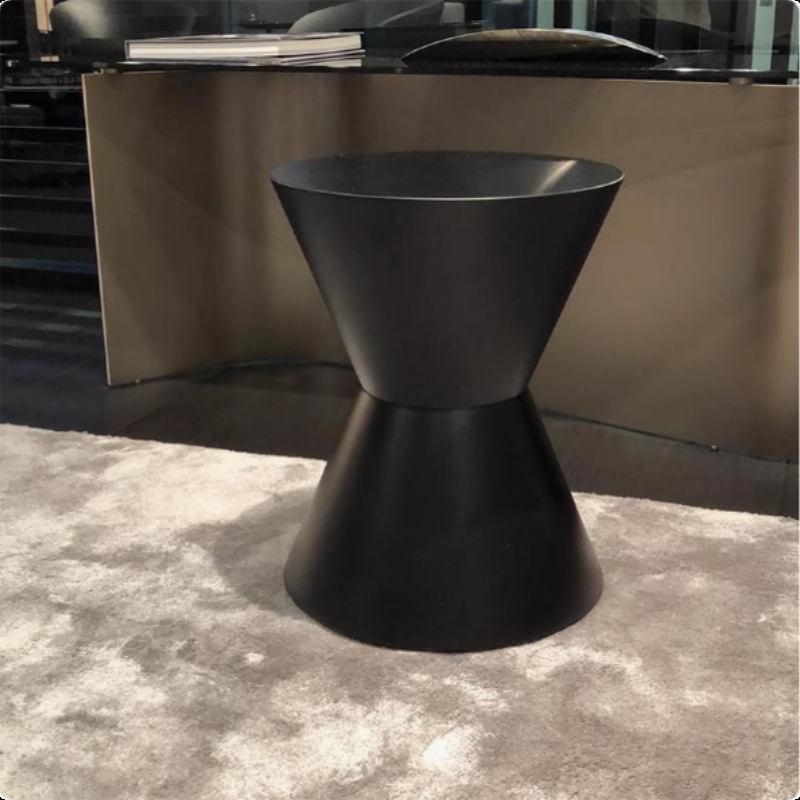 Decoración de la sala de estar nórdica, sofá, esquinas de diseño, mesa de té, taburetes casuales en línea