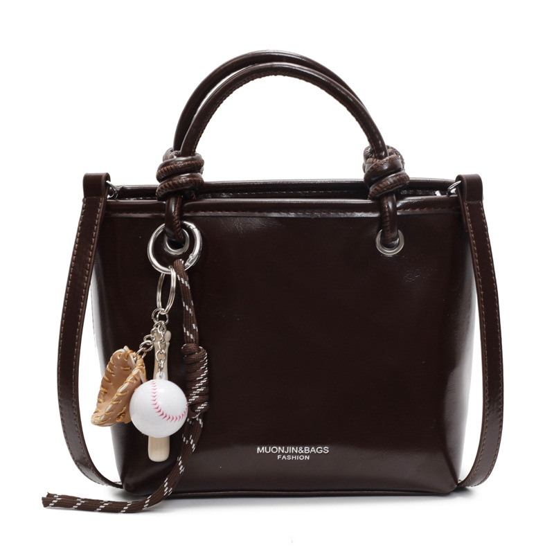 Bolso de mano súper caliente para mujeres 2025 nuevo estilo universal simple de hombro mochila de moda casual bolso de cubo