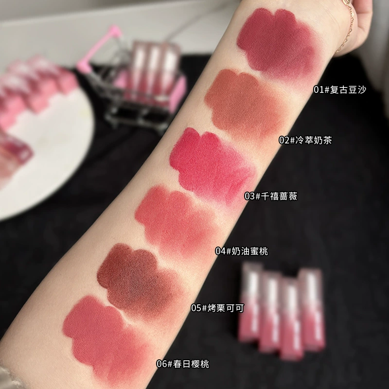 Вельветовая матовая помада (PINK COCO), мягкий бархатный финиш, 3 г, компакт 6,8×2,1×2 см