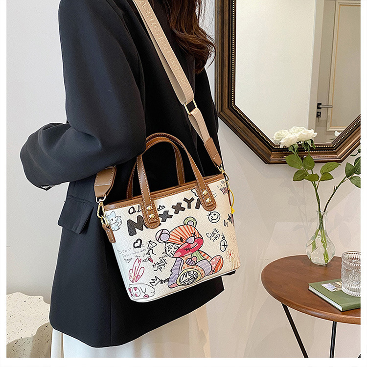 Women's Graffiti Shoulder Bag Large Capacity Fashion Bucket Bag_voghion.com