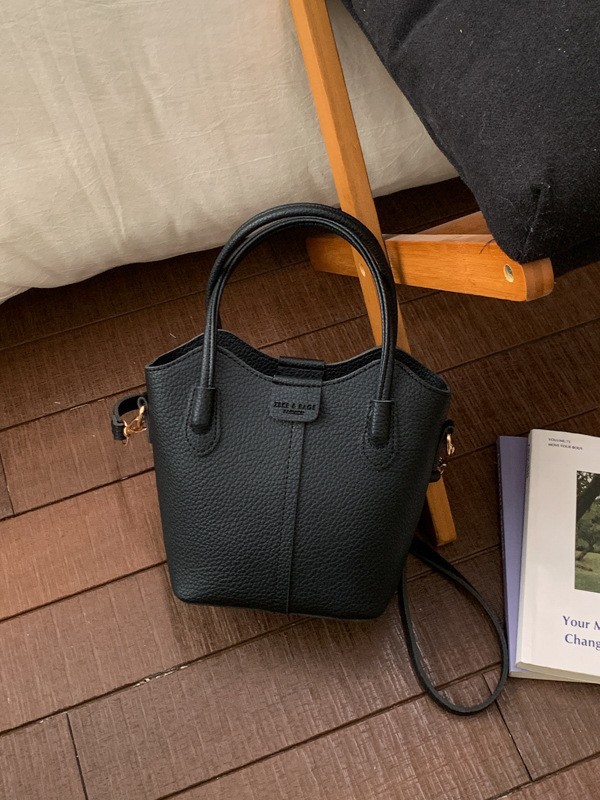 Bolso de mano de moda retro 2026 nuevo temperamento simple bolso de cubo de viaje ocio mochila de hombro