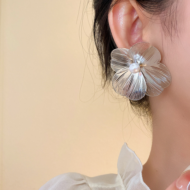 Copper Material Flower Pattern 1 Pair Simple Style Flower Inlay Copper Pearl Ear Studs