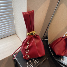 2025春季新款小众设计洋气个性通勤女包包复古简约唯美手提水桶包