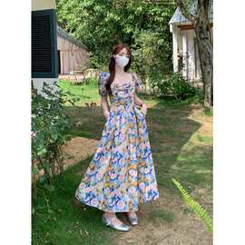 茶歇度假风油画碎花连衣裙女夏季2024新款法式褶皱方领收腰长裙子