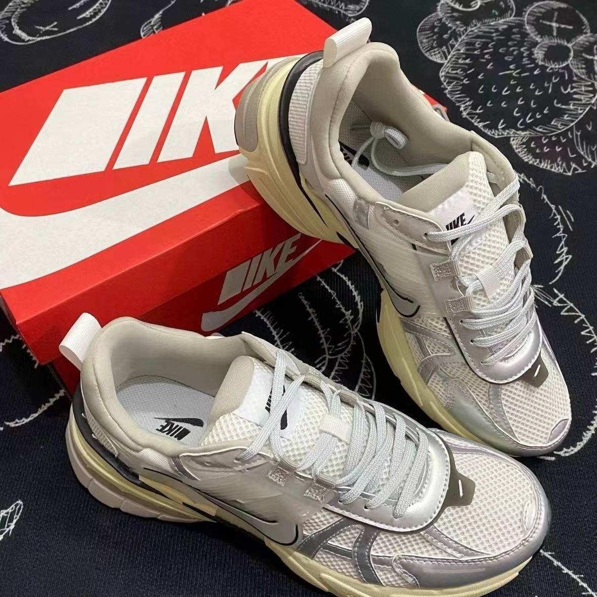 Original V2K Run White and Silver Comfortable Casual Thick-Soled Height-Increasing Breathable Dad Shoes Low-Top Running Shoes Ins Style