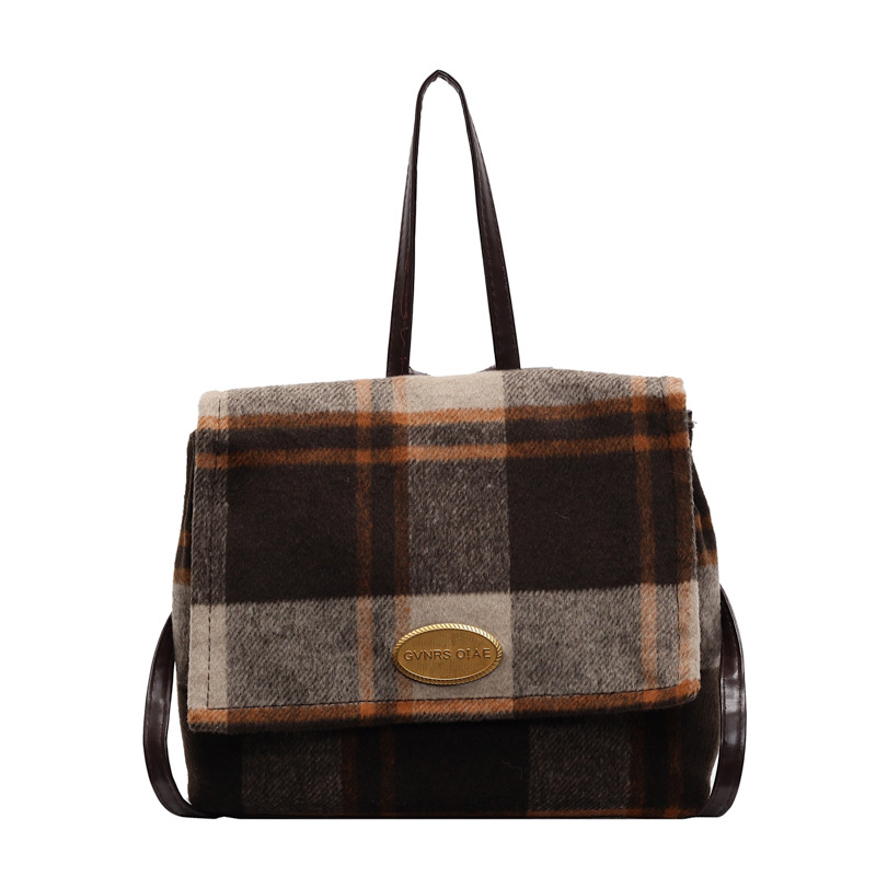 2024 invierno nuevo nicho de diseño de color contraste estricto de alta calidad bolsas de felt popular lindas mochila de damas