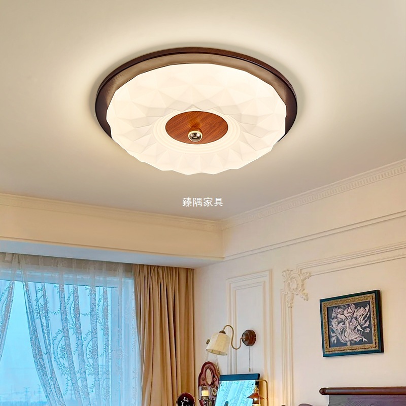 Luz principal de dormitorio medieval francesa madera sólida de alto nivel sensación de crema de viento de espectro completo lámpara de estudio de ojos retro lámpara de techo