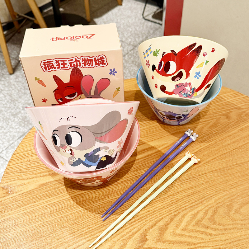 Rabbit Officer Judy's cute and stylish tall bowl is a great choice for home use as a fruit salad bowl, soup bowl, noodle bowl, or large bowl Rabbit Officer Judy's cute and stylish tall bowl is a great choice for home use as a fruit salad bowl, soup bowl, noodle bowl, or large bowl