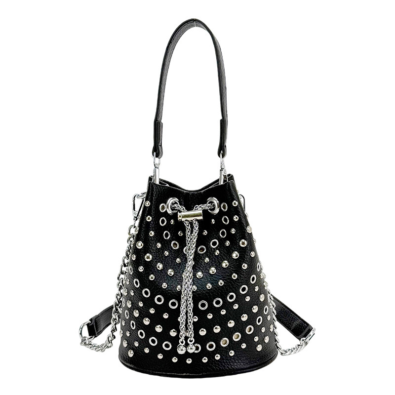 La versión coreana de nicho Zhong remaches bolso de cubo portátil para mujeres 2026 nueva textura transfronteriza de alta calidad lujosa mochila de hombro ligera