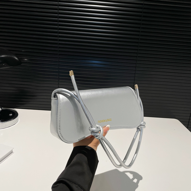 2024 invierno nuevo estilo popular bolso de axila de color sólido moda femenina temperamento simple bolso de hombro bolso pequeño bolso de hombro