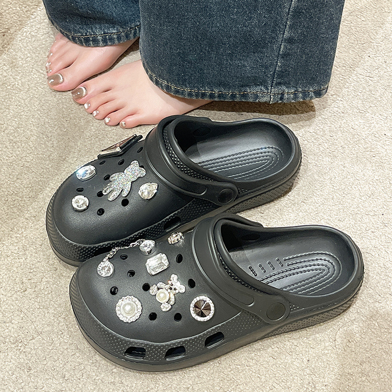 Black Crocs-style slippers flat