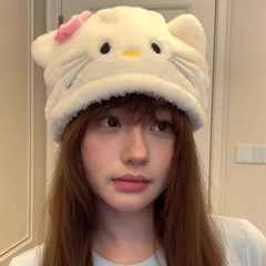 日本系の甘いアニメハローキティのぬいぐるみの帽子は元気です。