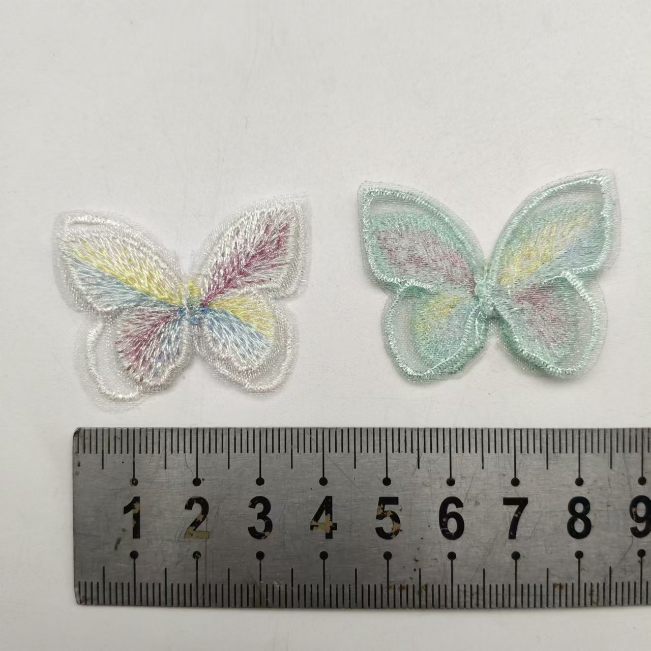 Ropa de tela de red de encaje bordado doble capa de tela de mariposa bordada pegatinas de color tocado accesorios pegatinas de tela