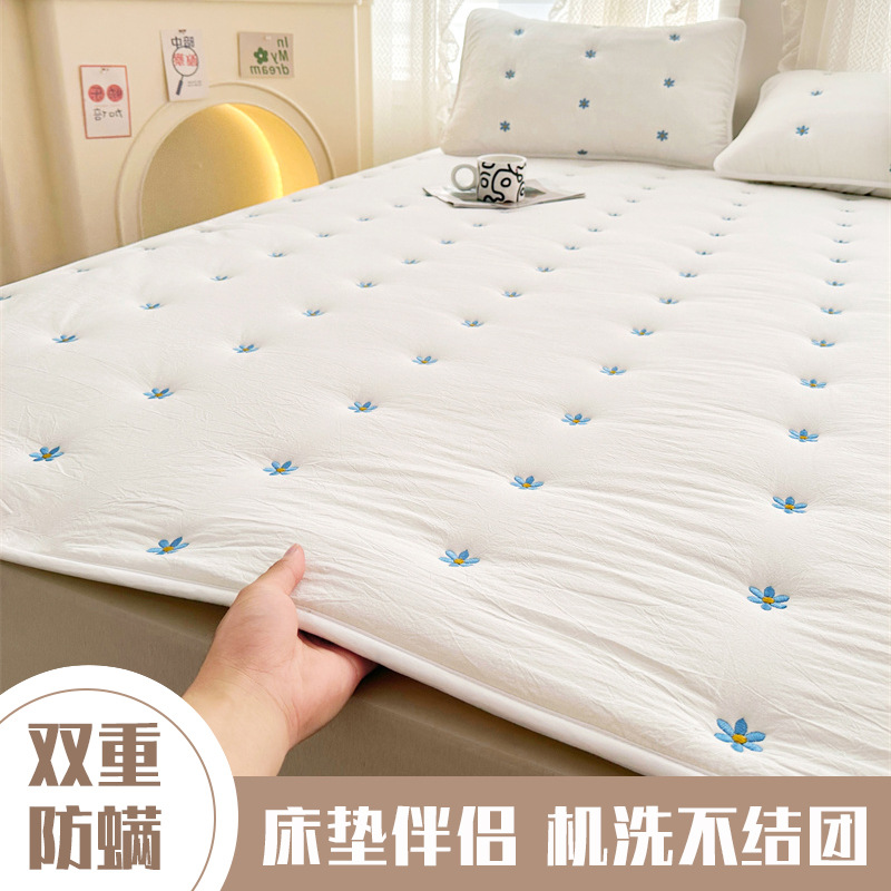 大豆のマットレスのクッションは汚れています。洗濯機で水洗いできます。