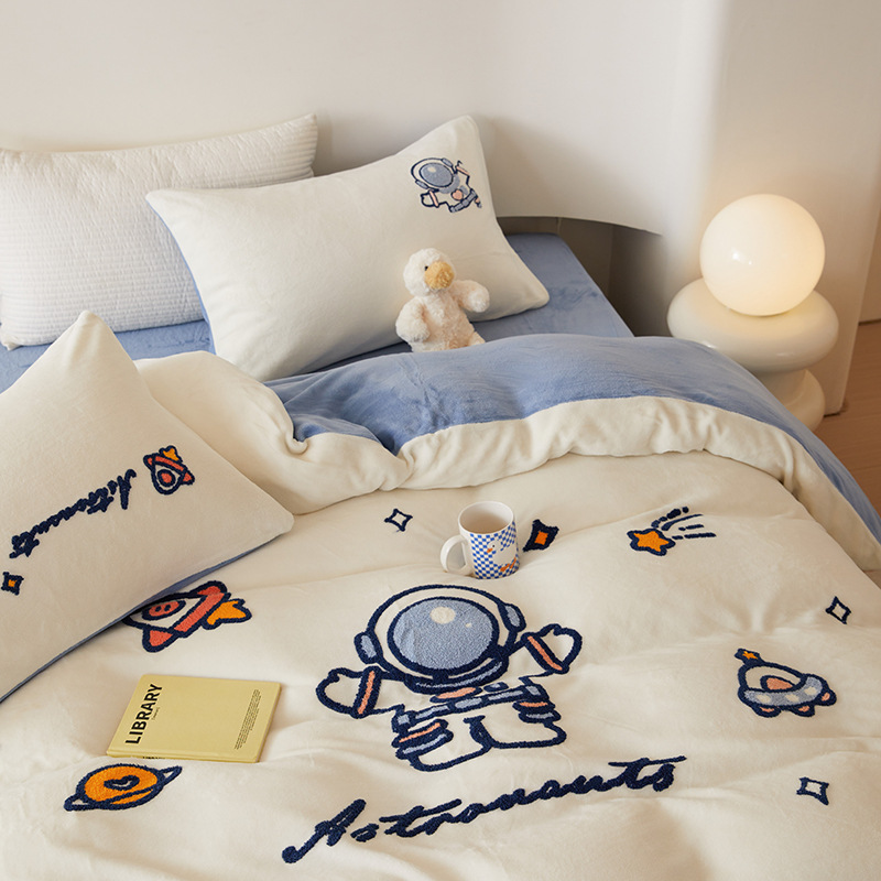 Leche de seda cama de cuatro piezas set2024 nuevo invierno sábanas de seda de tres piezas set ropa de cama de coral veludo