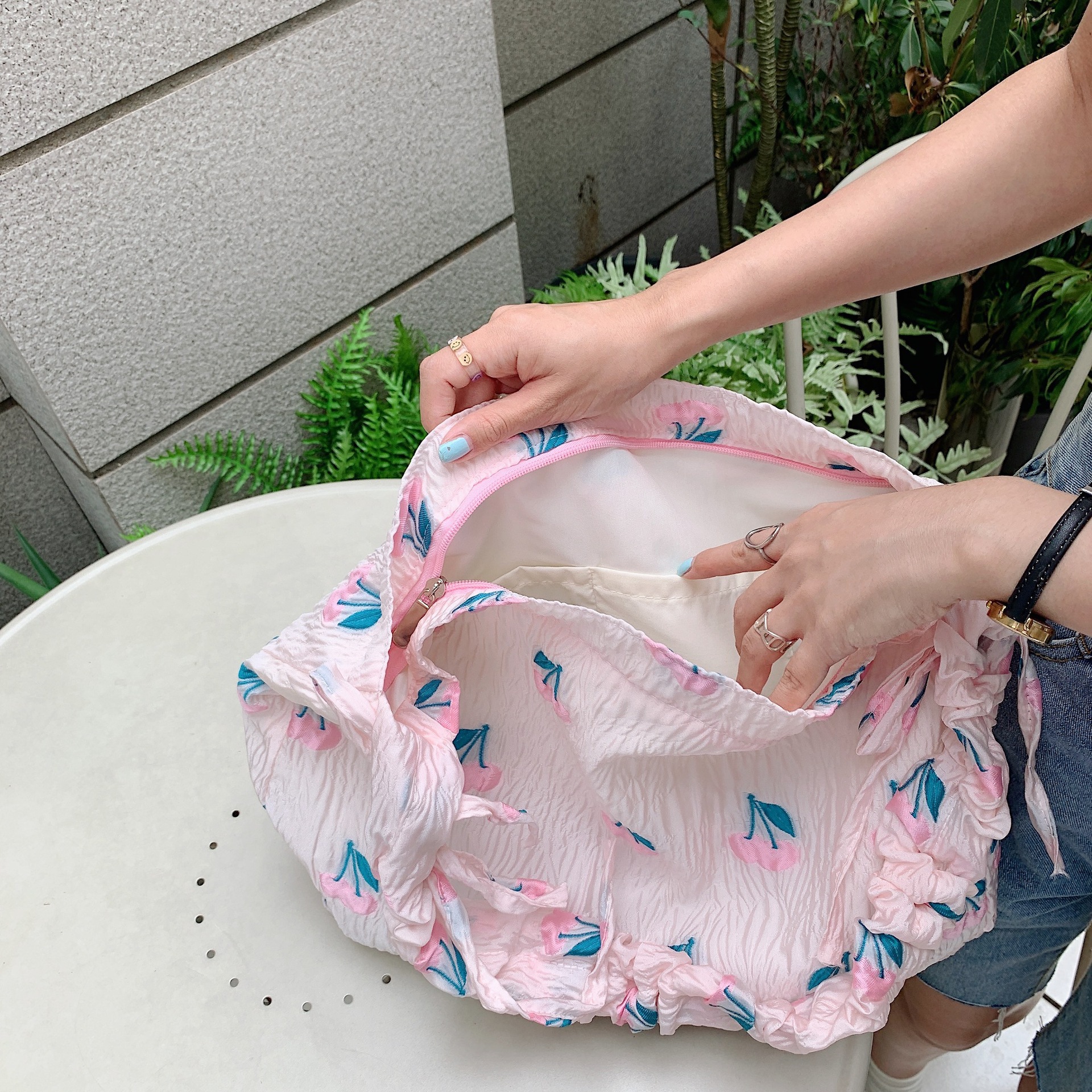 25247 embossed Cherry large-capacity portable bag, hand-held bag, storage bag, ladies' tote bag, single-shoulder pull-out shoulder strap undefined