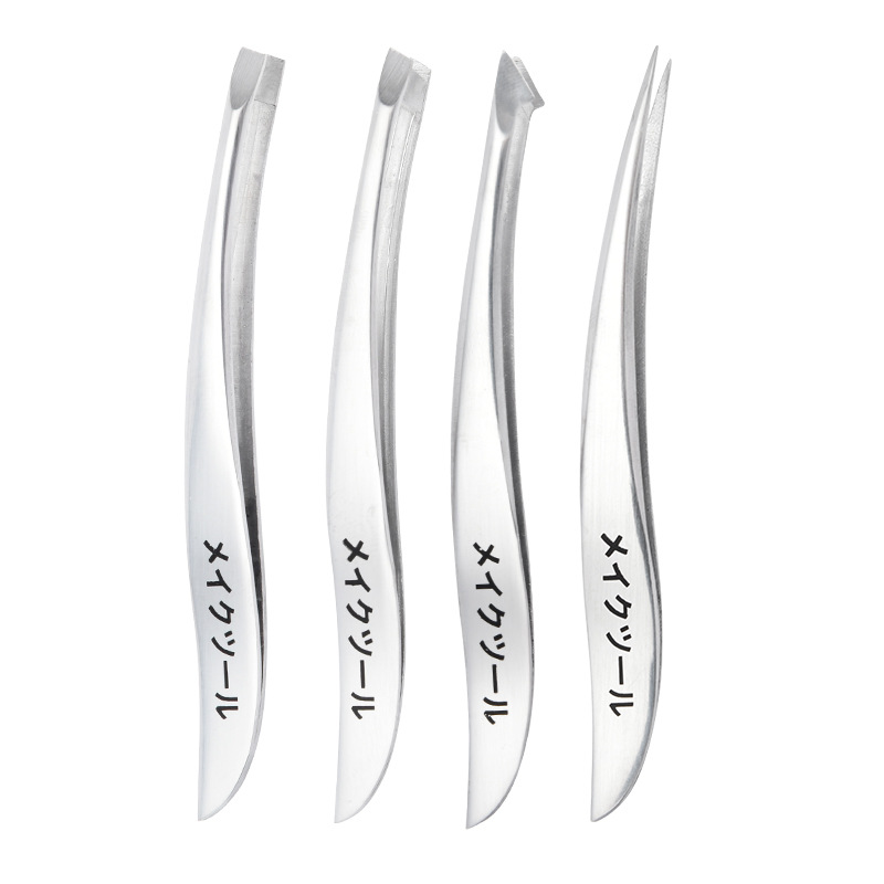 가방에 눈썹 클립 4개