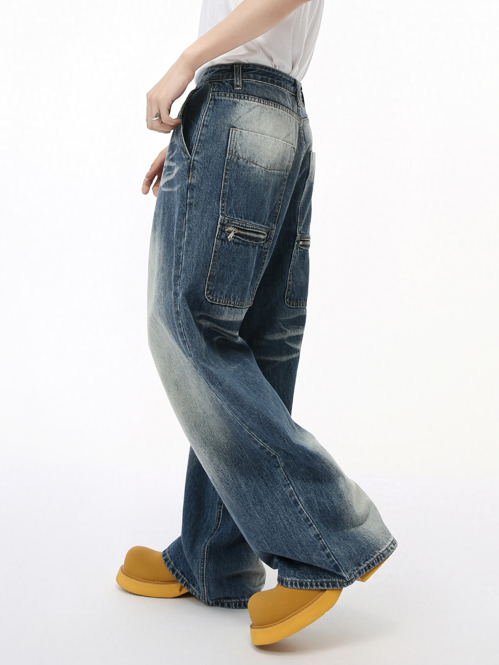 MTLCLOTHES para hombre | 2024 otoño nuevo producto americano retro pliegue textura blanco desgastado jeans de moda