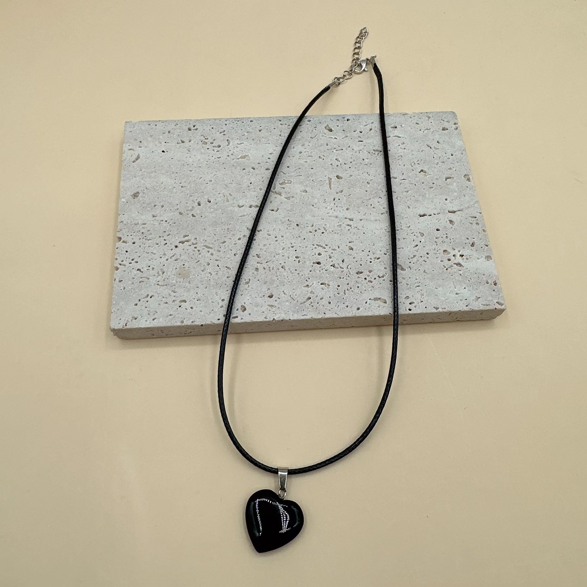 Artificial Crystal, Leather rope Material Simple Style Heart Shape Artificial Crystal Leather Rope Women's Pendant Necklace 1 Piece