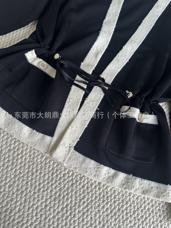 2025新款小香风名媛风撞色V领腰链针织羊毛开衫女气质百搭简约款|undefined