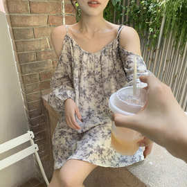2025夏季甜美碎花露肩长袖连衣裙女新款露肩设计感宽松泡泡袖裙子