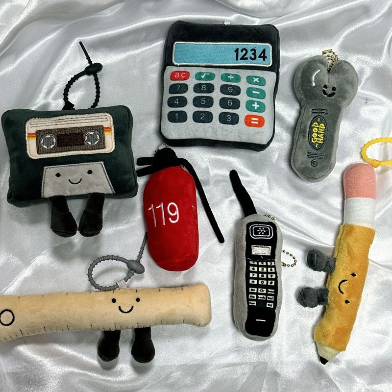 クリエイティブで奇妙なぬいぐるみペンダント鉛筆定規ツールキーホルダー人形遊園地キャッチャーマシン人形|undefined