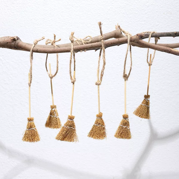 Cross-Border Halloween Bundle of Natural Straw Brooms, Mini Witch Broom Decorations, Mini Witch Brooms