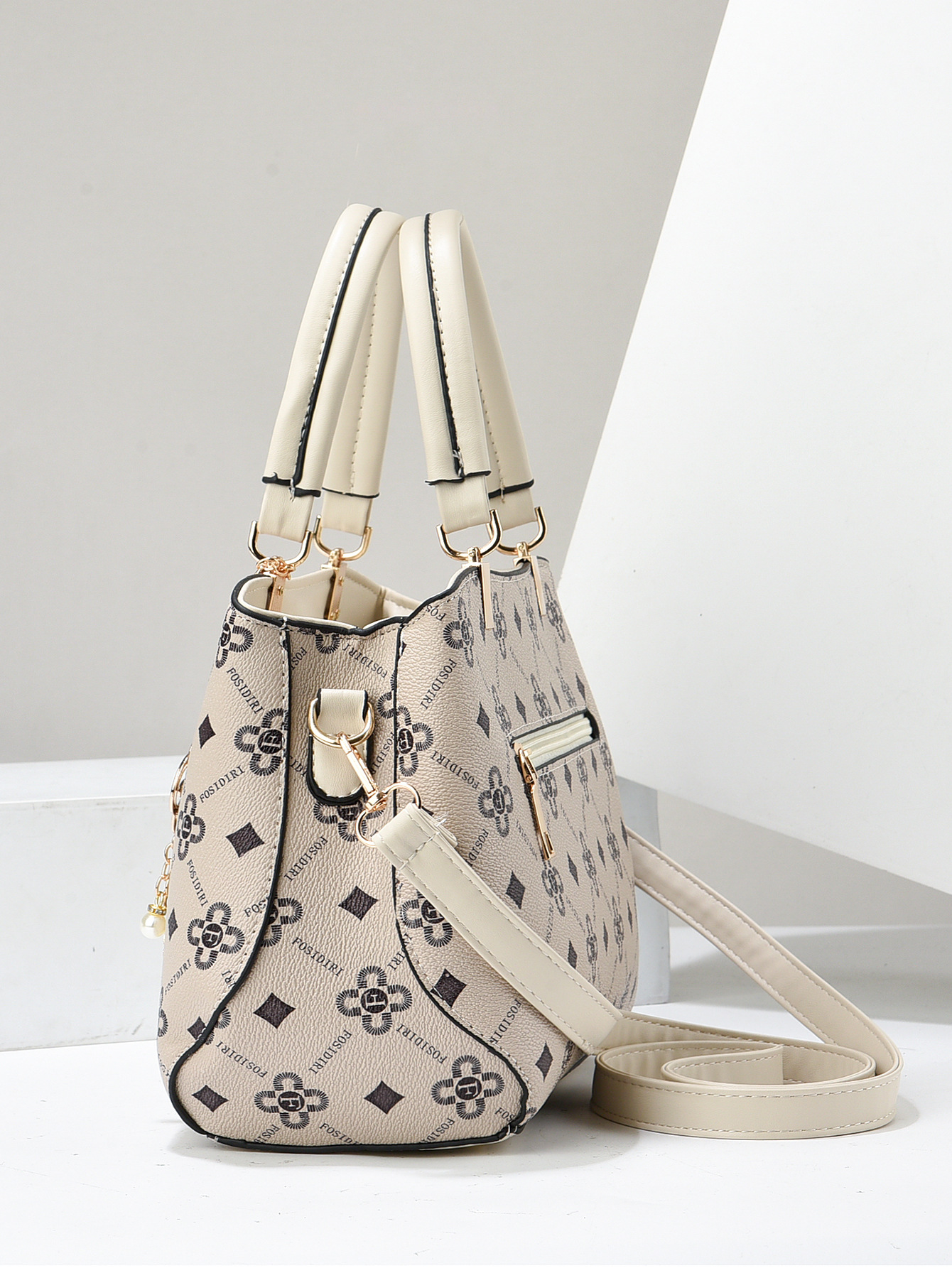 Femmes Grande Faux Cuir Impression Vêtement De Rue Carré Fermeture Éclair Sac À Main display picture 8