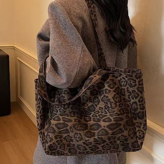 여성용 가방 한국 스타일 레오파드 프린트 대용량 토트백 심플하고 패셔너블한 레트로 대용량 다용도 통근 여성용 숄더백