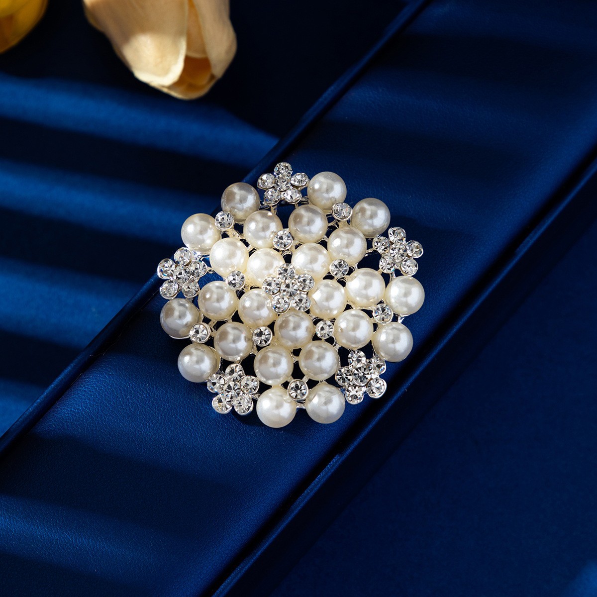 Elegante Perlenbrosche Für Damen Schneeflocke Aus Legierung_voghion.com