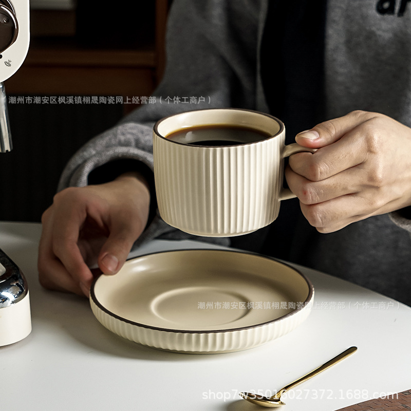 Juego de tazas y platillos de café retro Taza de té de flores para el hogar Taza de café instantáneo para el hotel Taza de cerámica Taza con leche