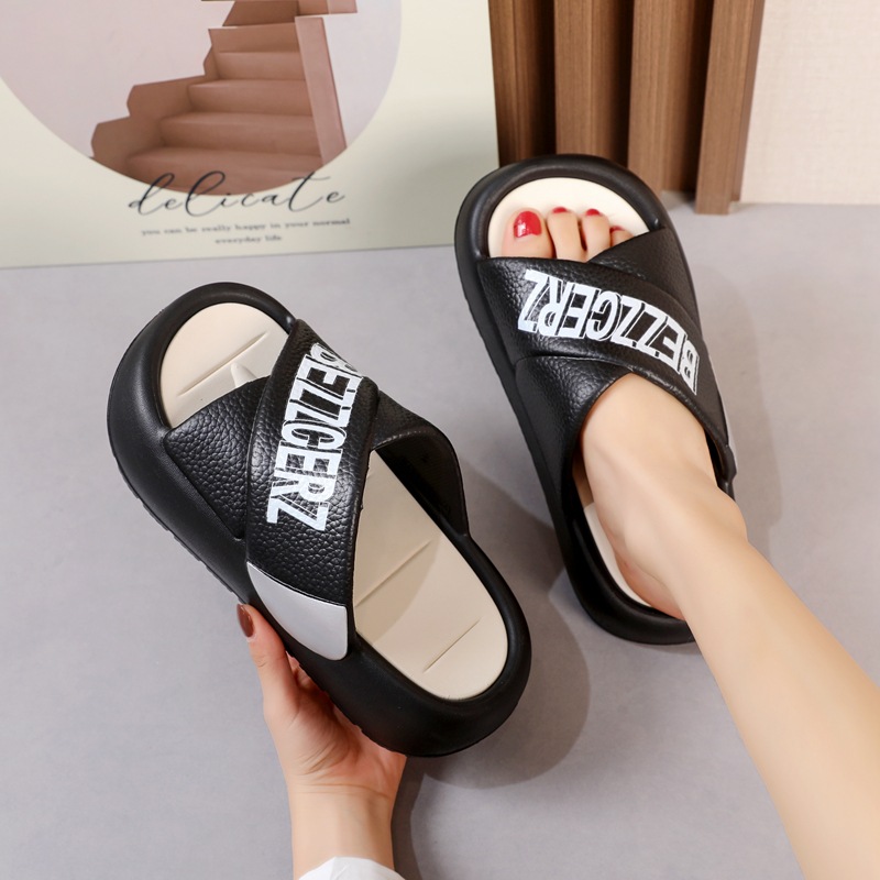 2025 nuevo estilo de suela gruesa que pisa la mierda, zapatillas cruzadas, ropa exterior de mujer, moda, sandalias ligeras rojas de Internet, zapatillas de comercio exterior al por mayor