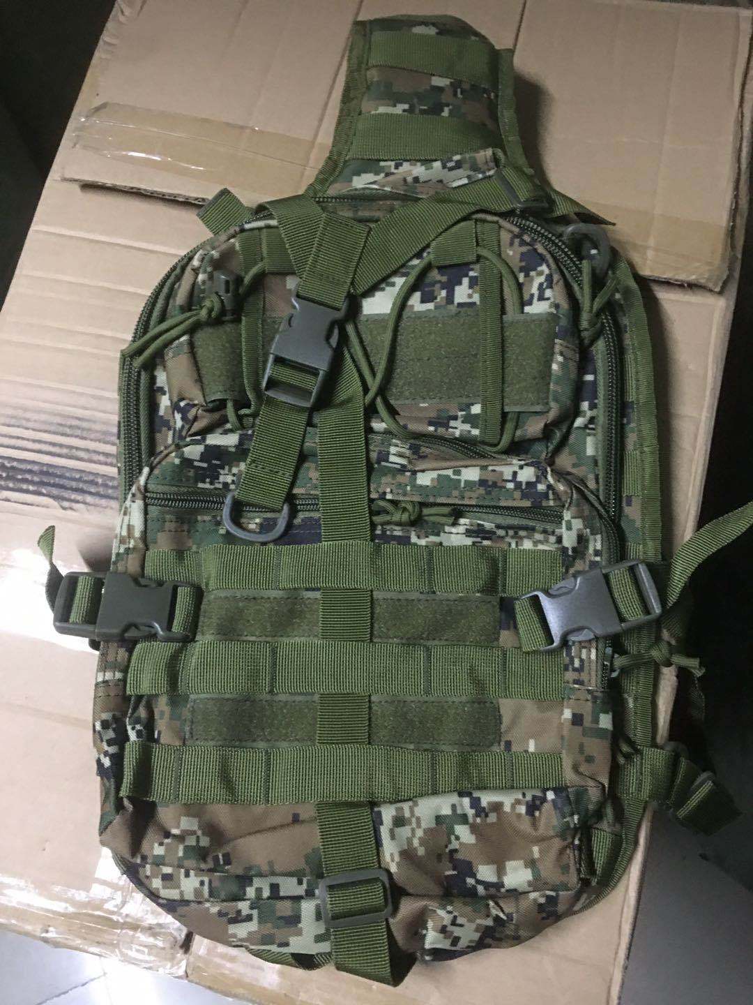 Venta directa de fábrica Super bolsa de sillín táctico hombro pecho bolsa impermeable camuflaje crossbody fotografía bolsa Tang ganso bolsa de sillín