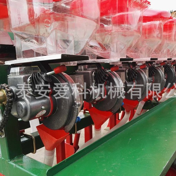 四轮车带玉米大油葵谷子高梁施肥种植机行距间距可调节玉米精播机