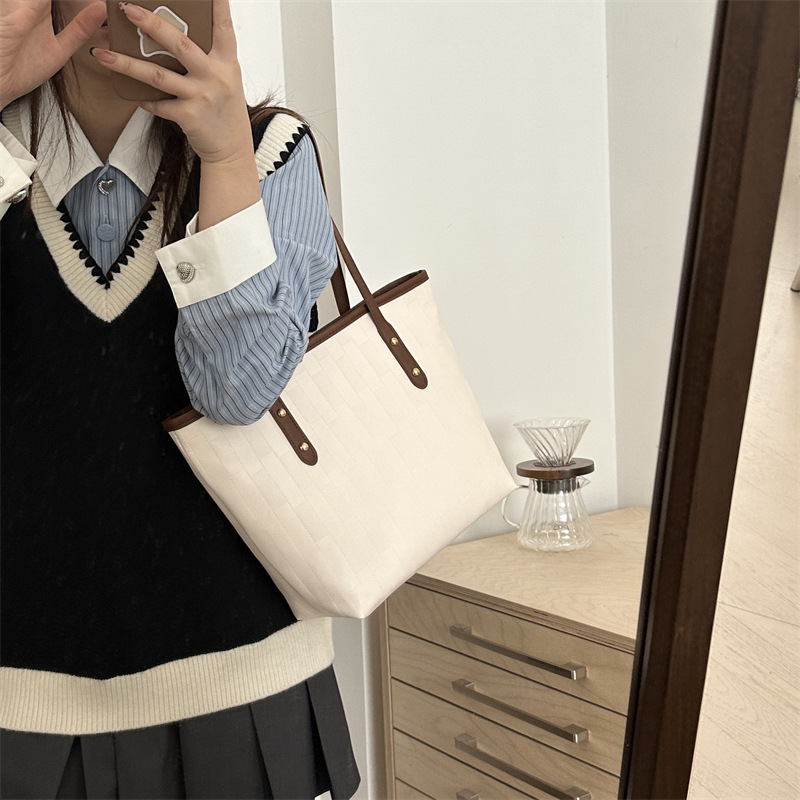 Personalidad de la bolsa de gran capacidad para mujeres invierno 2024 nueva moda mochila casual textura clase de viaje bolsa