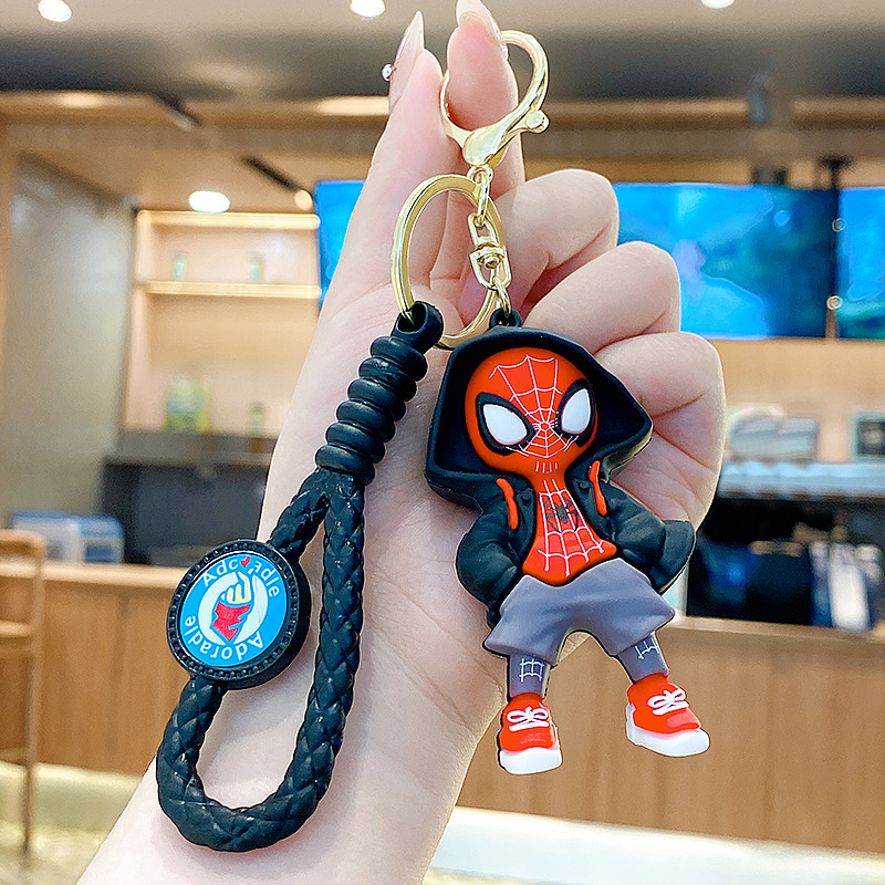 Nueva camiseta de moda cool Spiderman llavero Marvel muñeca colgante bolso de coche colgante regalo llavero image 9