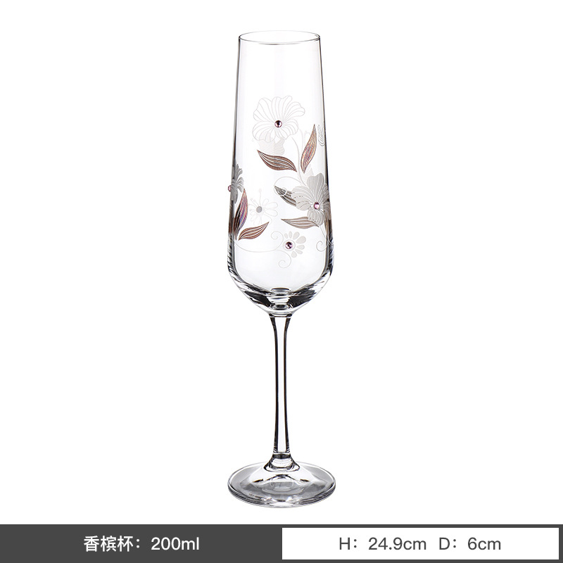 Tazas de cristal sin plomo importadas de alta calidad tazas de vino alto estilo europeo tazas de alto pie artesanía de relieve de lujo ligero tazas de champagne domésticas al por mayor