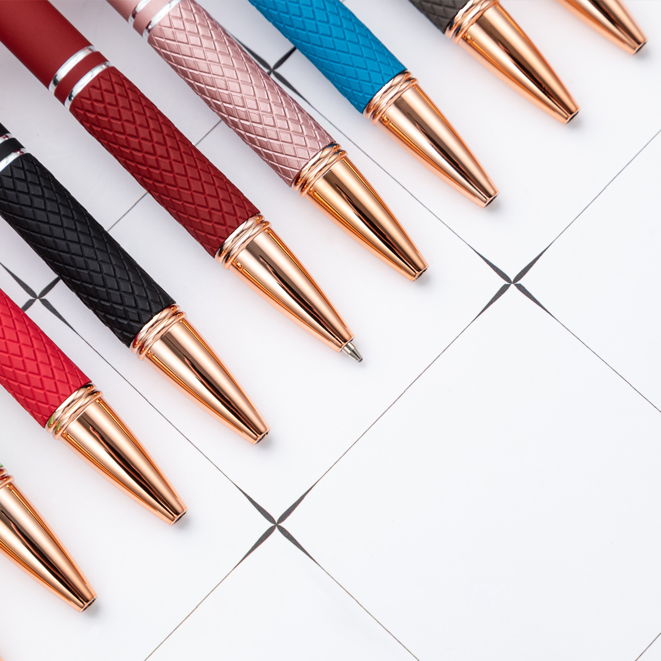 Fábrica de bolígrafo táctil de escritura de escritura de papelería publicitaria multicolor bolígrafo imprimible logotipo bolígrafo