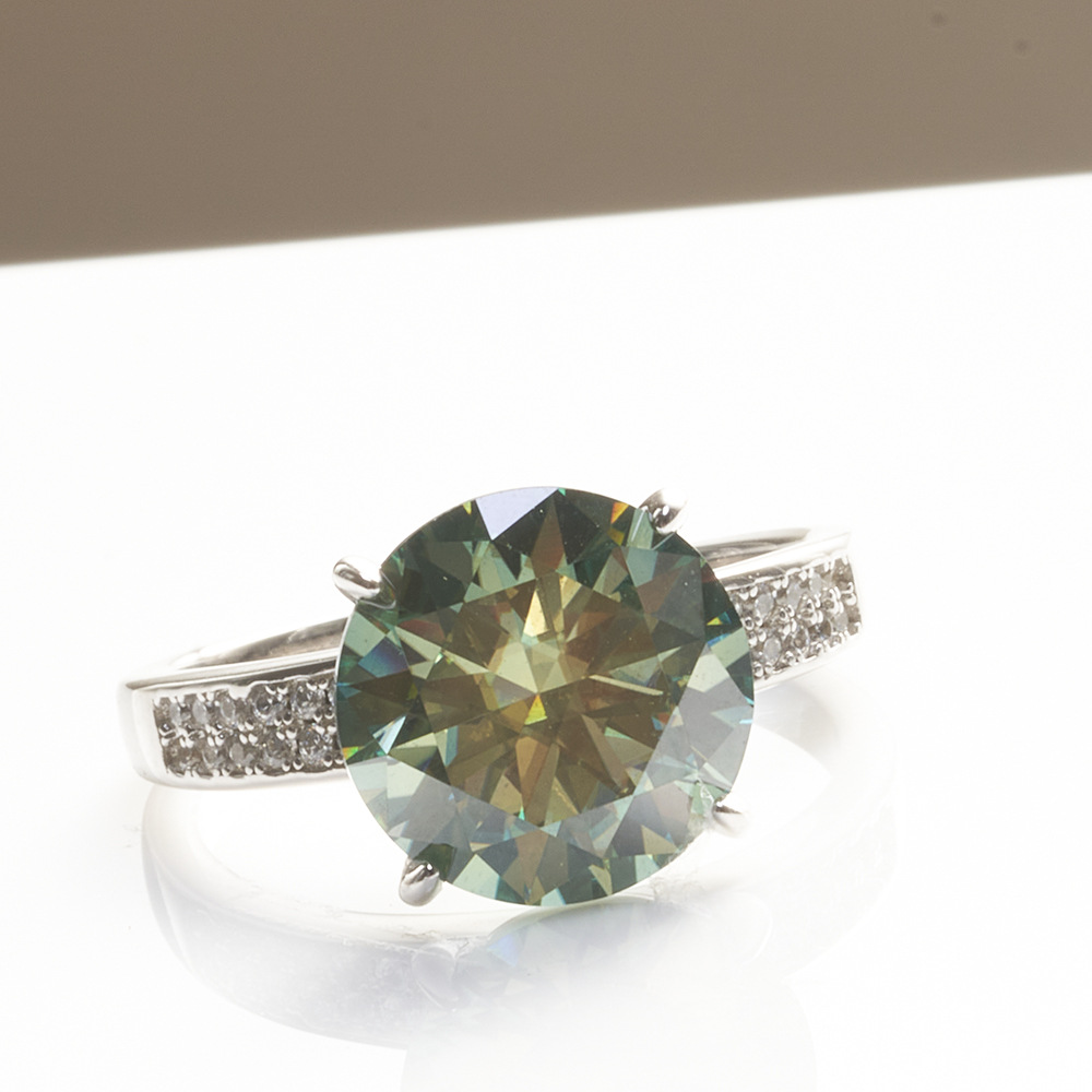 Gran quilate redondo de corte transfronterizo de cinco quilates de color primario anillo de diamante de piedra de moissanita