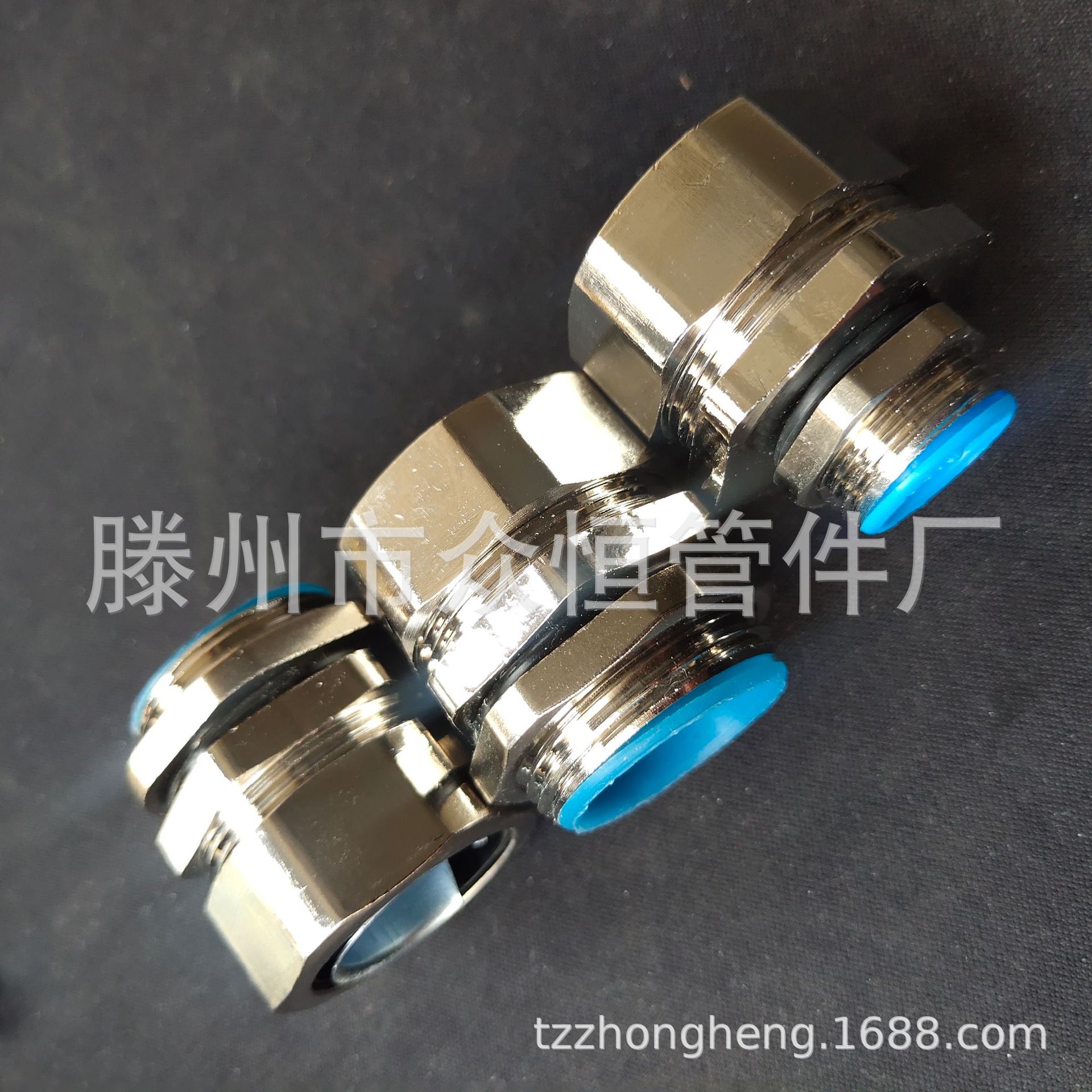 包塑金属软管接头DPJ三柱穿线接头镀锌卡套蛇皮软管接头厂家