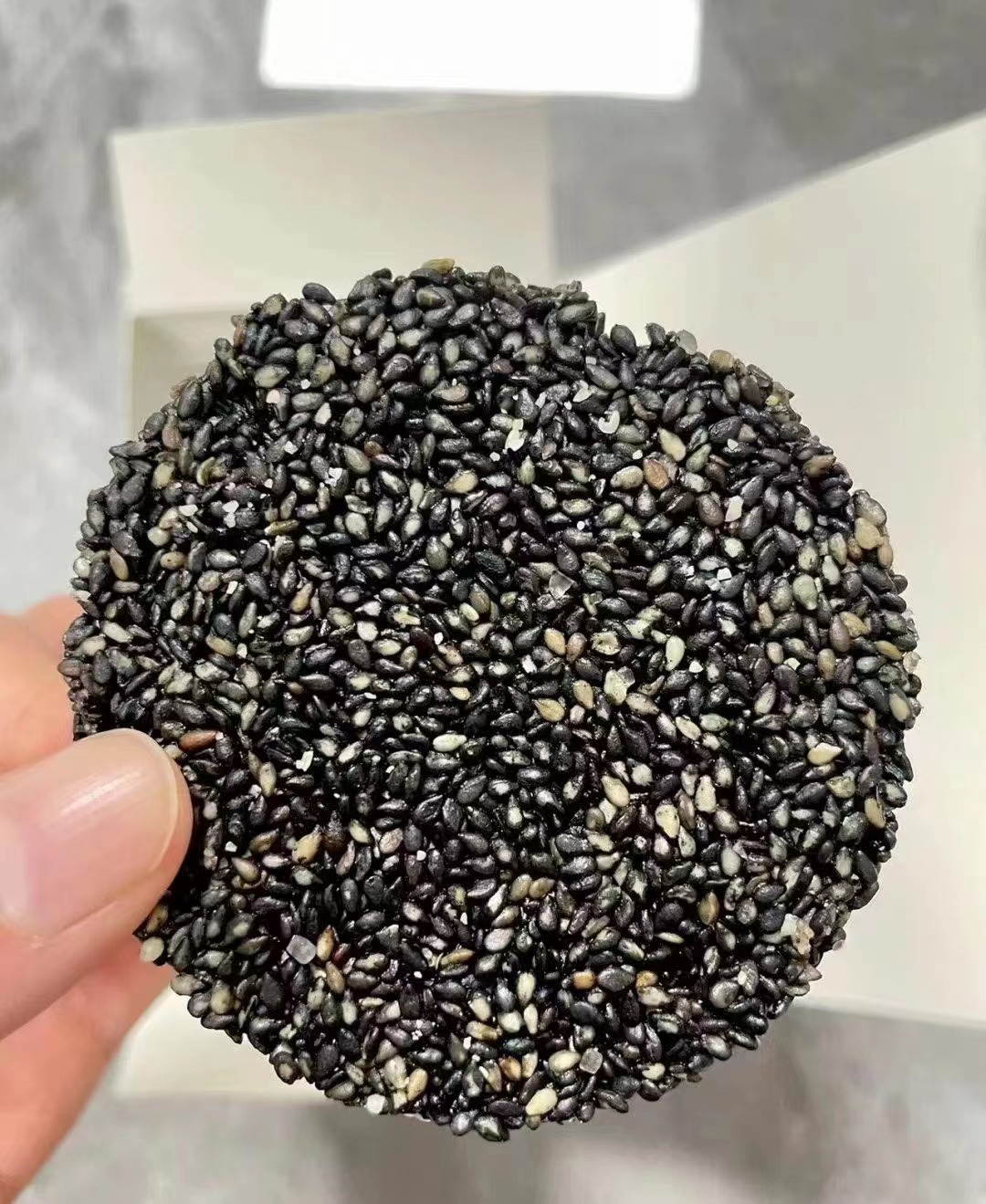 新疆特產西域皇后黑芝麻餅零食孕婦黑芝麻薄脆餅網紅休閒零食小吃