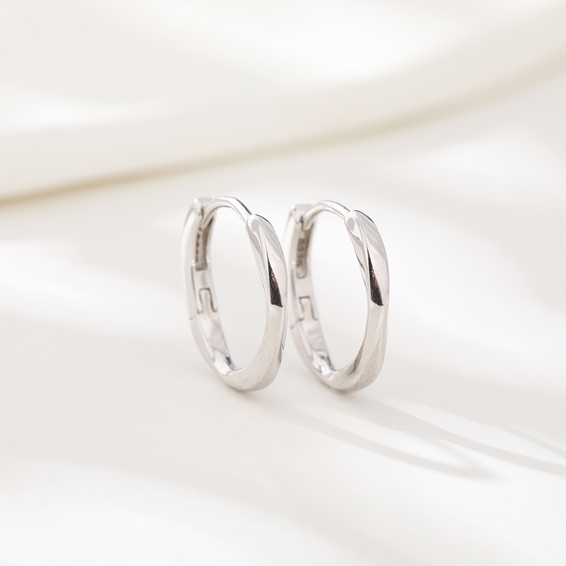 925 plata esterlina Mobius hebilla de oreja diseño de nicho femenino 2025 nuevos pendientes de anillo de oreja de elemento de moda pendientes de sentido avanzado