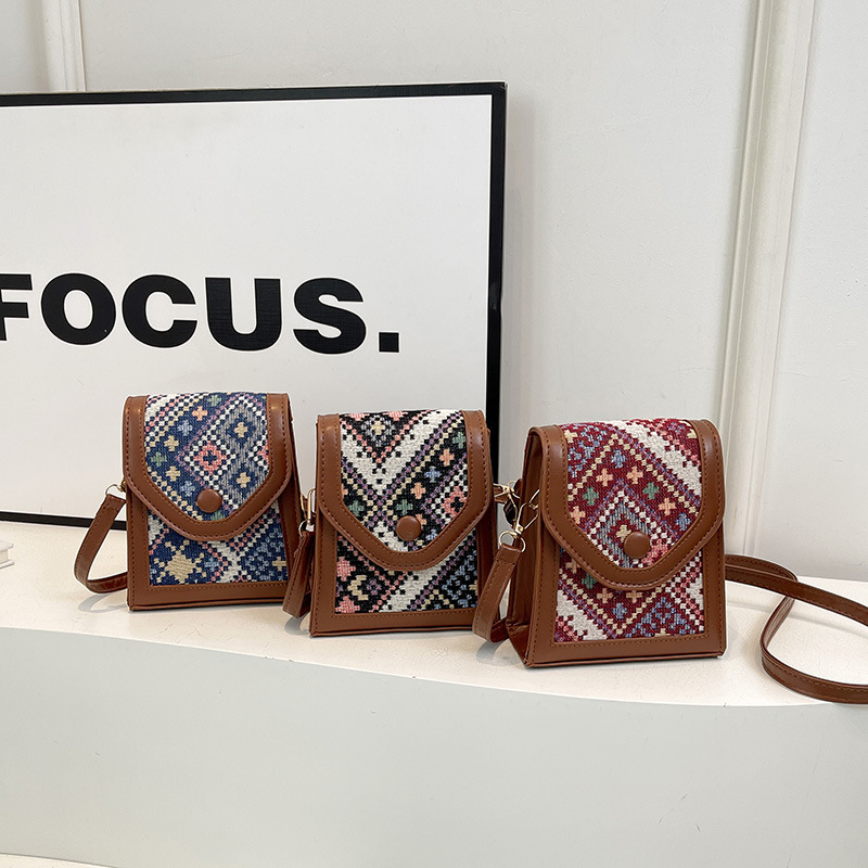 Western-style ethnic-style crossbody mobile phone bag 2024 autumn and winter new retro small square bag fashion contrast color shoulder bag
